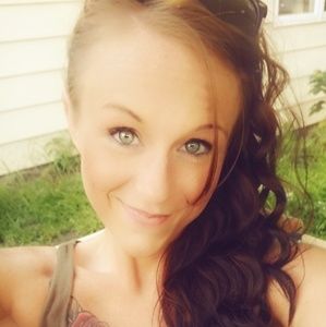 Meet your Posher, Kayla